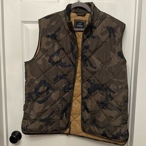 J Crew camo men’s vest